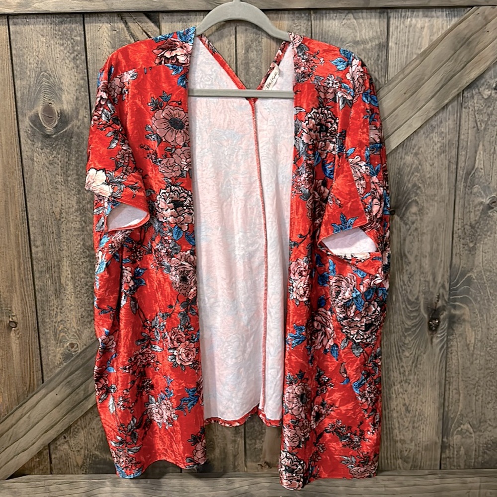 Chloe & Katie Red Floral Kimono‎